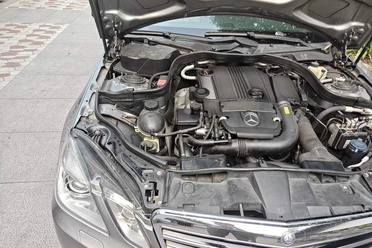 Used Mercedes-Benz E-Class 2010 E 260 CGI Fashion Model Engine Bay Right