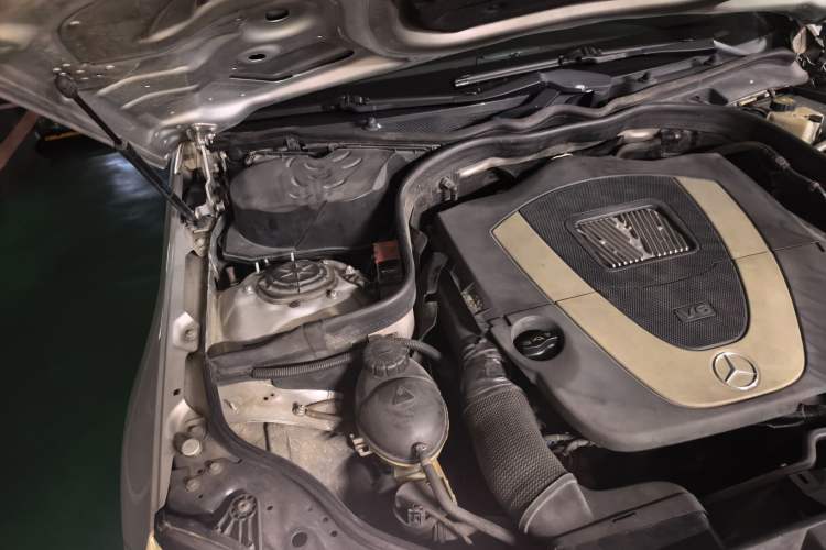 Used Mercedes-Benz E-Class 2010 E 300 Fashion Luxury Edition Engine Bay Right