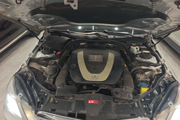Used Mercedes-Benz E-Class 2010 E 300 Fashion Luxury Edition Engine Bay