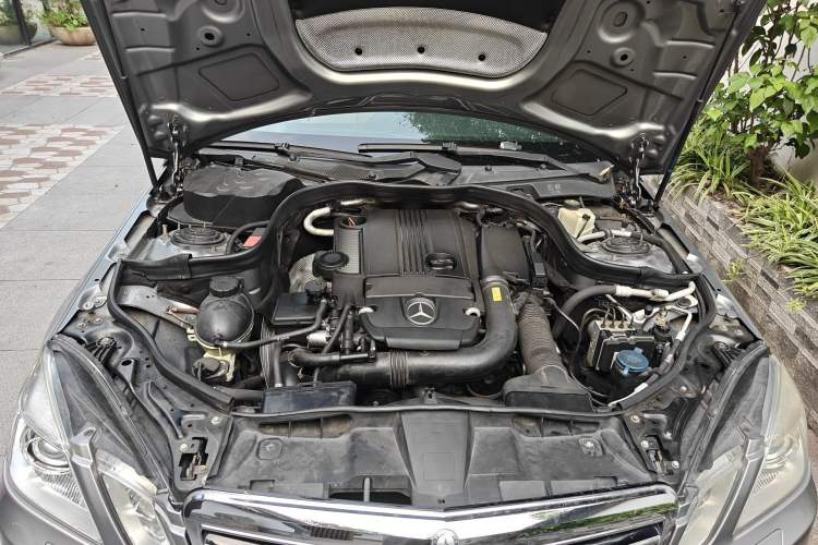 Used Mercedes-Benz E-Class 2010 E 260 CGI Fashion Model Engine Bay