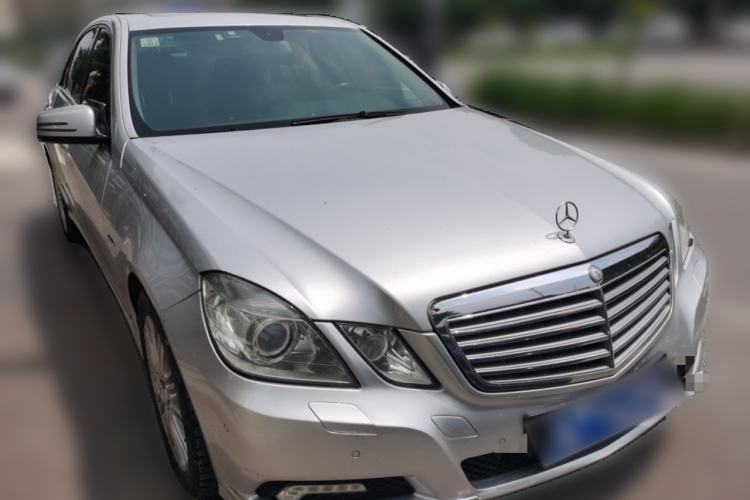 Used Mercedes-Benz E-Class 2010 E 200 CGI Elegant Model Front Right 45 Deg