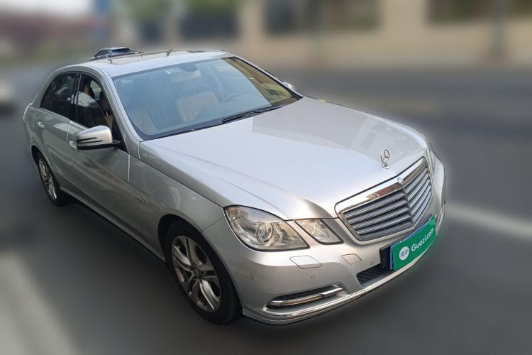 Used Mercedes-Benz E-Class 2010 E 200 CGI Elegant Model Front Right 45 Deg