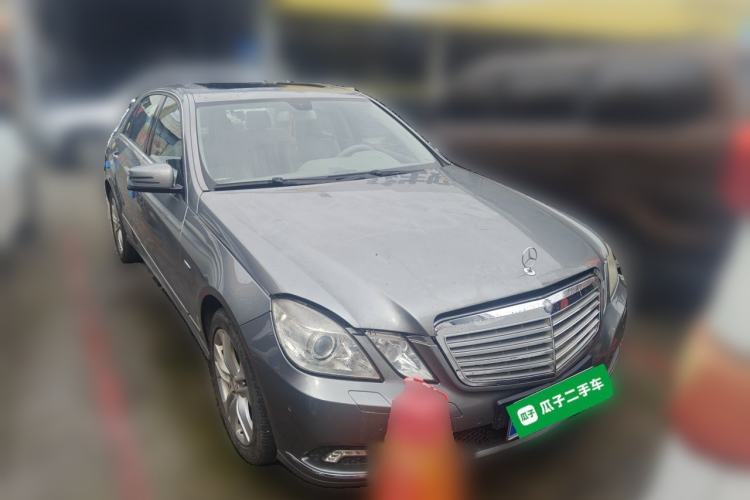 Used Mercedes-Benz E-Class 2010 E 200 CGI Elegant Model Front Right 45 Deg