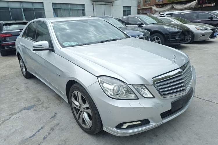 Used Mercedes-Benz E-Class 2010 E 200 CGI Elegant Model Front Right 45 Deg