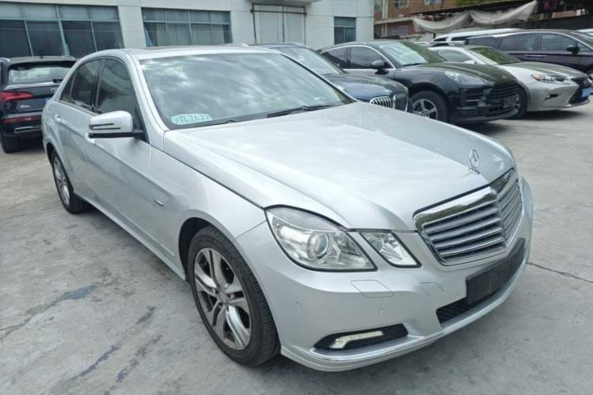 Used Mercedes-Benz E-Class 2010 E 200 CGI Elegant Model Front Right 45 Deg