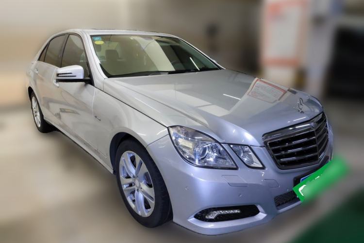 Used Mercedes-Benz E-Class 2010 E 260 CGI Fashion Model Front Right 45 Deg