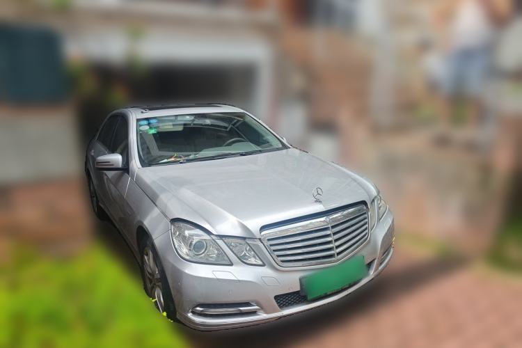 Used Mercedes-Benz E-Class 2010 E 200 CGI Elegant Model Front Right 45 Deg