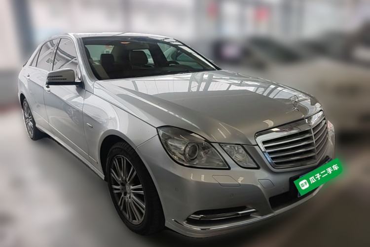 Used Mercedes-Benz E-Class 2010 E 200 CGI Elegant Model Front Right 45 Deg
