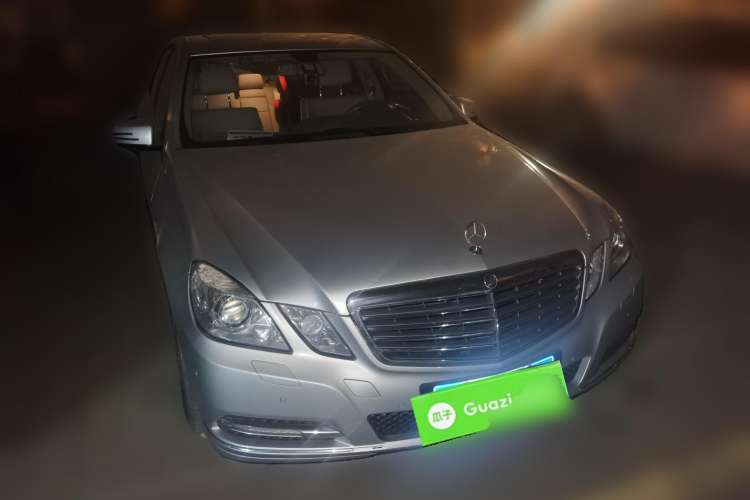 Used Mercedes-Benz E-Class 2010 E 200 CGI Elegant Model Front Right 45 Deg