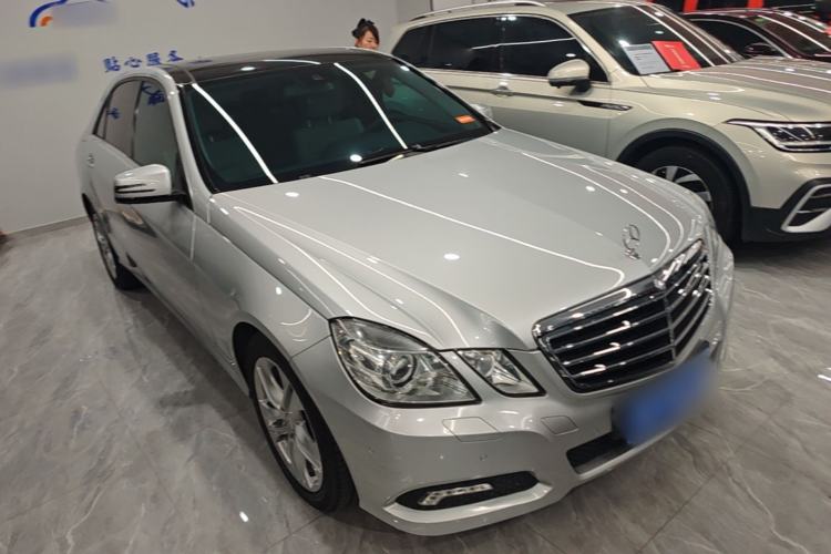 Used Mercedes-Benz E-Class 2010 E 300 Fashion Luxury Edition Front Right 45 Deg
