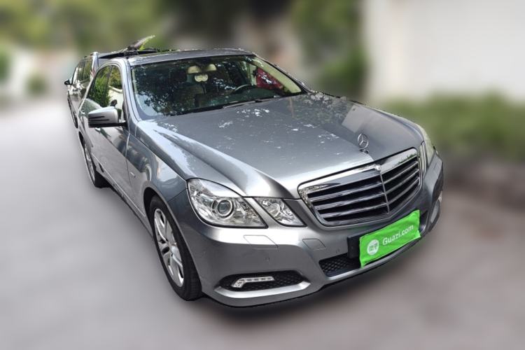 Used Mercedes-Benz E-Class 2010 E 260 CGI Fashion Model Front Right 45 Deg