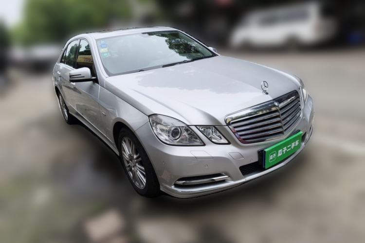 Used Mercedes-Benz E-Class 2010 E 200 CGI Elegant Model Front Right 45 Deg
