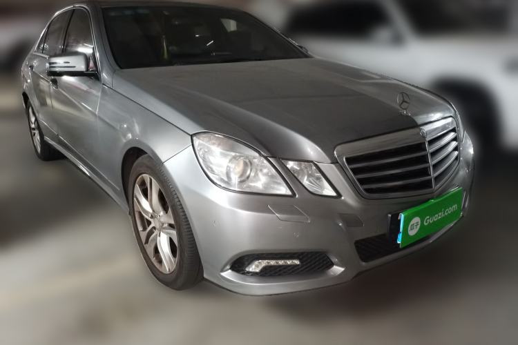 Used Mercedes-Benz E-Class 2010 E 260 CGI Fashion Model Front Right 45 Deg
