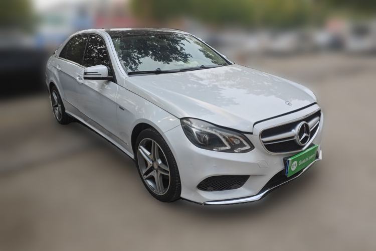 Used Mercedes-Benz E-Class 2010 E 200 CGI Elegant Model Front Right 45 Deg