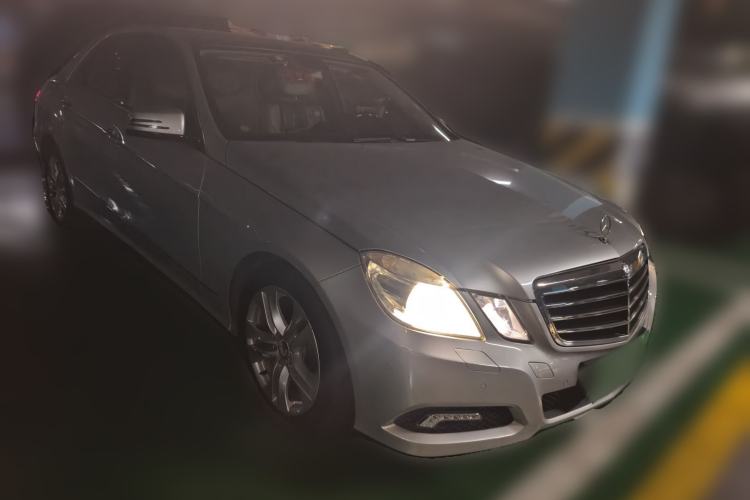 Used Mercedes-Benz E-Class 2010 E 300 Fashion Luxury Edition Front Right 45 Deg
