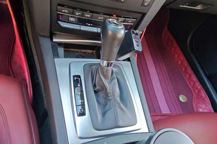 Used Mercedes-Benz E-Class 2010 E 260 CGI Coupe Gear Lever