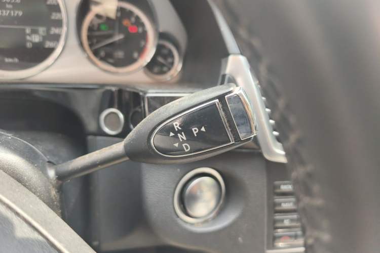 Used Mercedes-Benz E-Class 2010 E 300 L Fashion Model Gear Lever