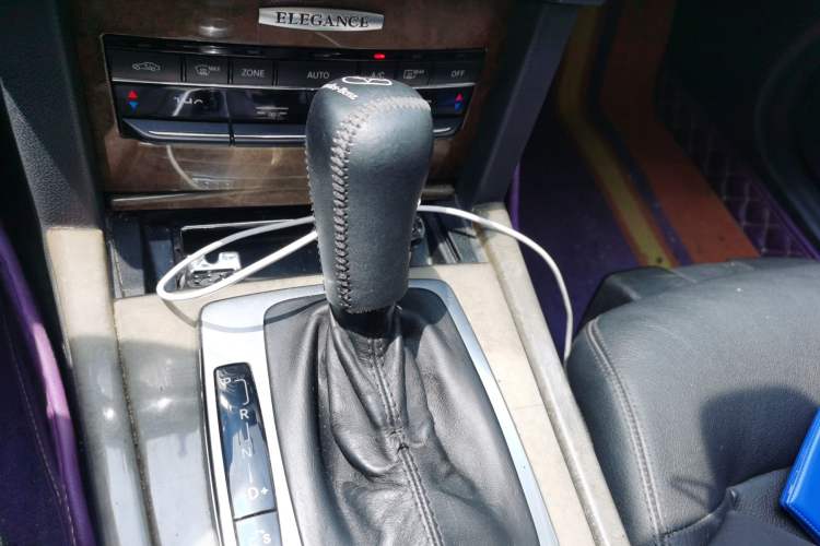 Used Mercedes-Benz E-Class 2010 E 200 CGI Elegant Model Gear Lever