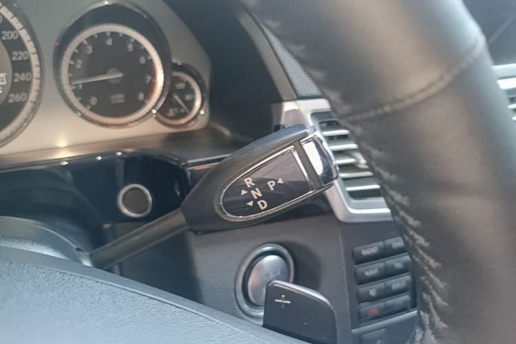 Used Mercedes-Benz E-Class 2010 E 300 L Fashion Model Gear Lever