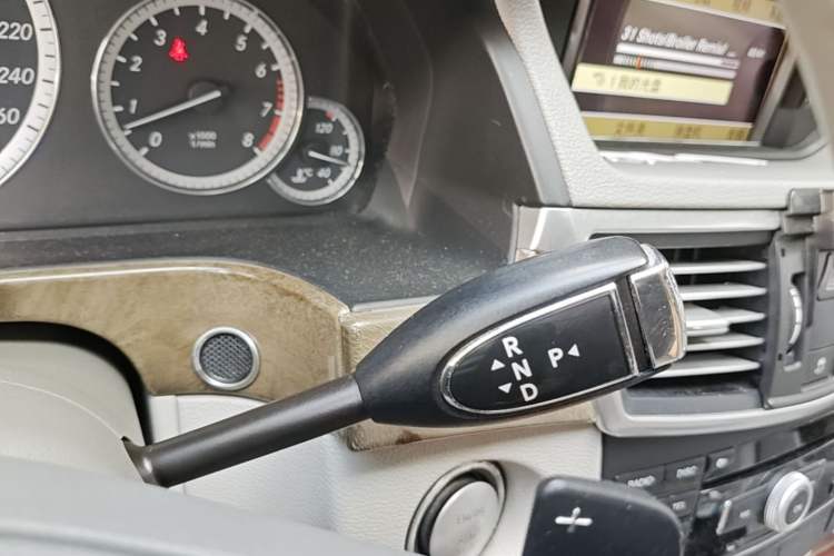 Used Mercedes-Benz E-Class 2010 E 300 Elegant Luxury Edition Gear Lever