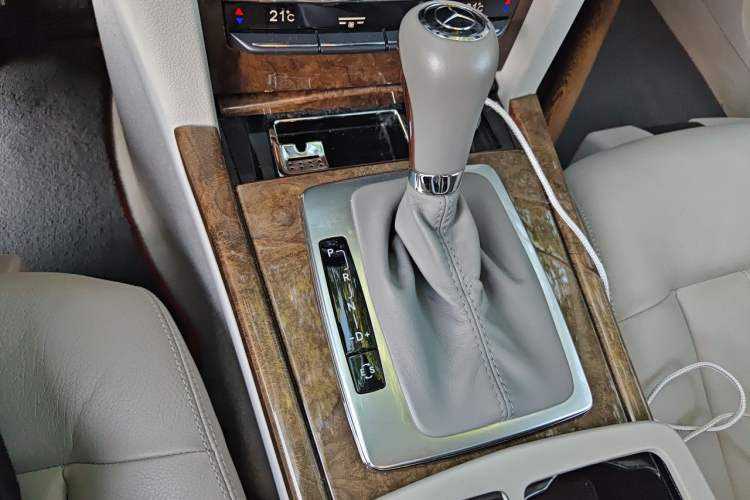 Used Mercedes-Benz E-Class 2010 E 200 CGI Elegant Model Gear Lever