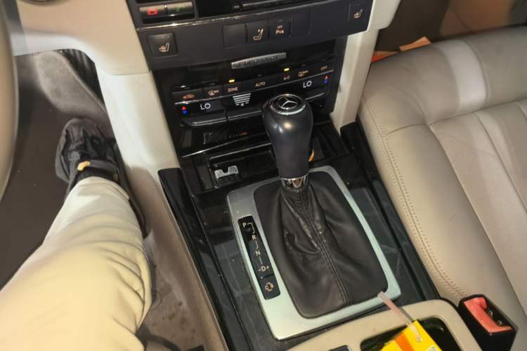 Used Mercedes-Benz E-Class 2010 E 200 CGI Elegant Model Gear Lever