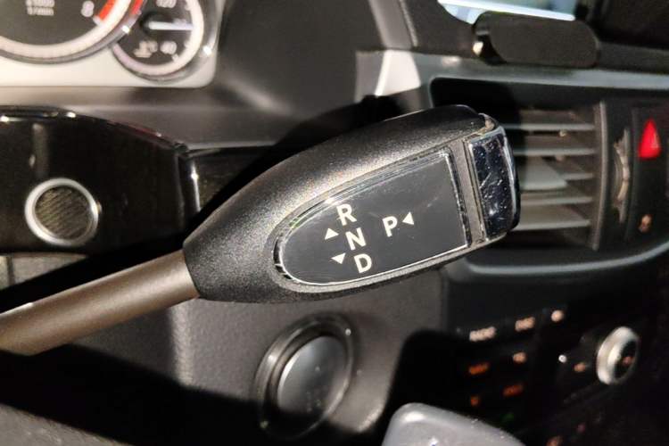 Used Mercedes-Benz E-Class 2010 E 300 Fashion Luxury Edition Gear Lever