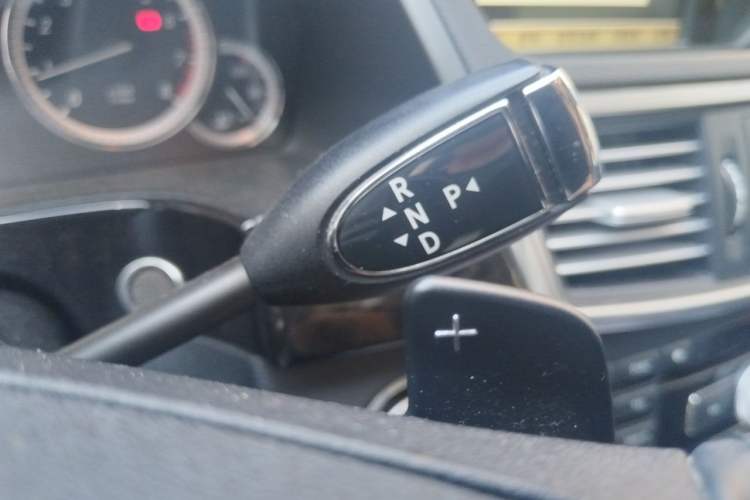 Used Mercedes-Benz E-Class 2010 E 300 Fashion Luxury Edition Gear Lever