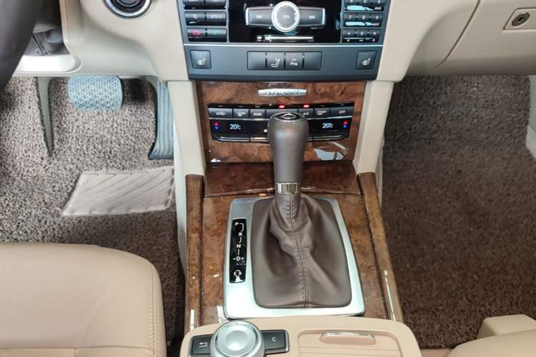 Used Mercedes-Benz E-Class 2010 E 200 CGI Elegant Model Gear Lever