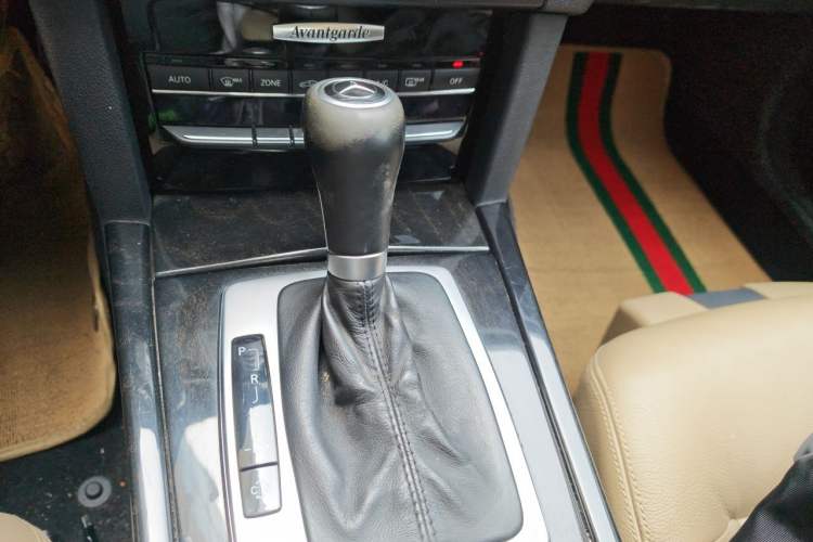 Used Mercedes-Benz E-Class 2010 E 260 CGI Fashion Model Gear Lever