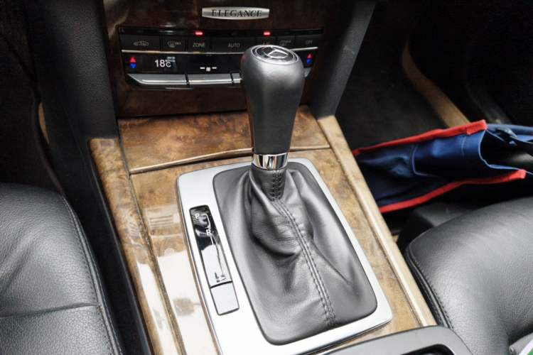 Used Mercedes-Benz E-Class 2010 E 200 CGI Elegant Model Gear Lever