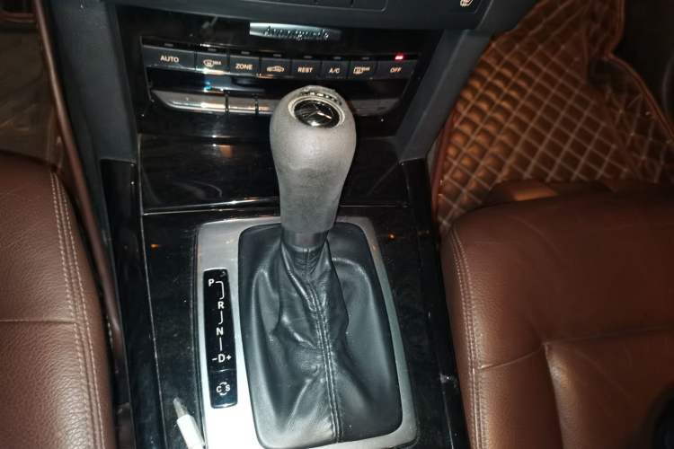Used Mercedes-Benz E-Class 2010 E 260 CGI Fashion Model Gear Lever