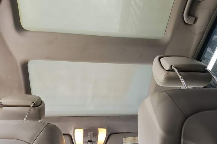 Used Mercedes-Benz E-Class 2010 E 300 Elegant Luxury Edition Headliner