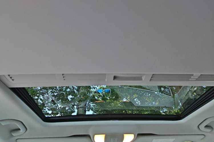 Used Mercedes-Benz E-Class 2010 E 200 CGI Elegant Model Headliner