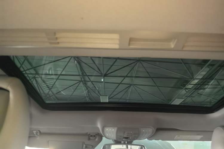 Used Mercedes-Benz E-Class 2010 E 200 CGI Elegant Model Headliner