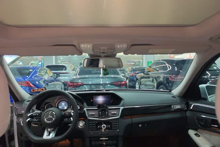 Used Mercedes-Benz E-Class 2010 E 300 Fashion Luxury Edition Headliner