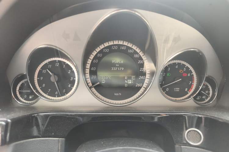 Used Mercedes-Benz E-Class 2010 E 300 L Fashion Model Instrument Cluster
