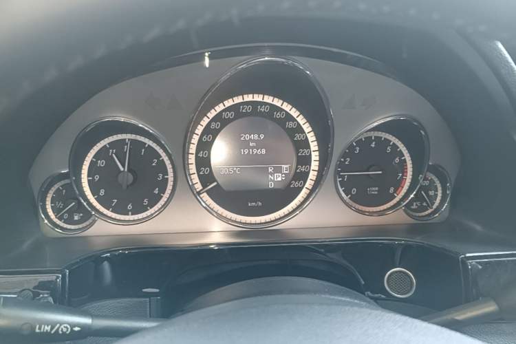 Used Mercedes-Benz E-Class 2010 E 300 L Fashion Model Instrument Cluster