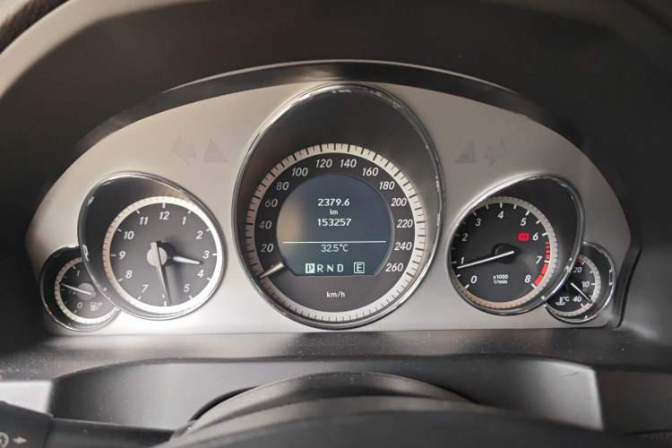 Used Mercedes-Benz E-Class 2010 E 260 CGI Coupe Instrument Cluster