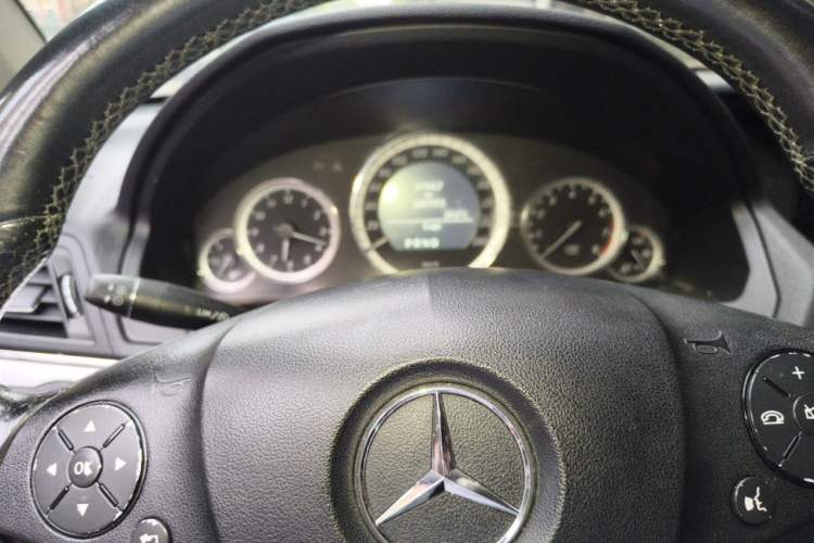 Used Mercedes-Benz E-Class 2010 E 260 CGI Coupe Instrument Cluster