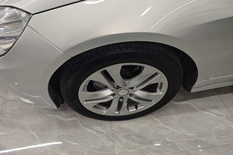 Used Mercedes-Benz E-Class 2010 E 300 Fashion Luxury Edition Left Front Wheel Hub