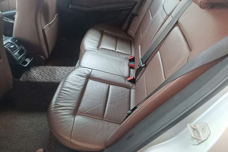 Used Mercedes-Benz E-Class 2010 E 300 L Fashion Model Left Rear Seat