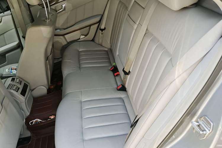 Used Mercedes-Benz E-Class 2010 E 300 Elegant Luxury Edition Left Rear Seat