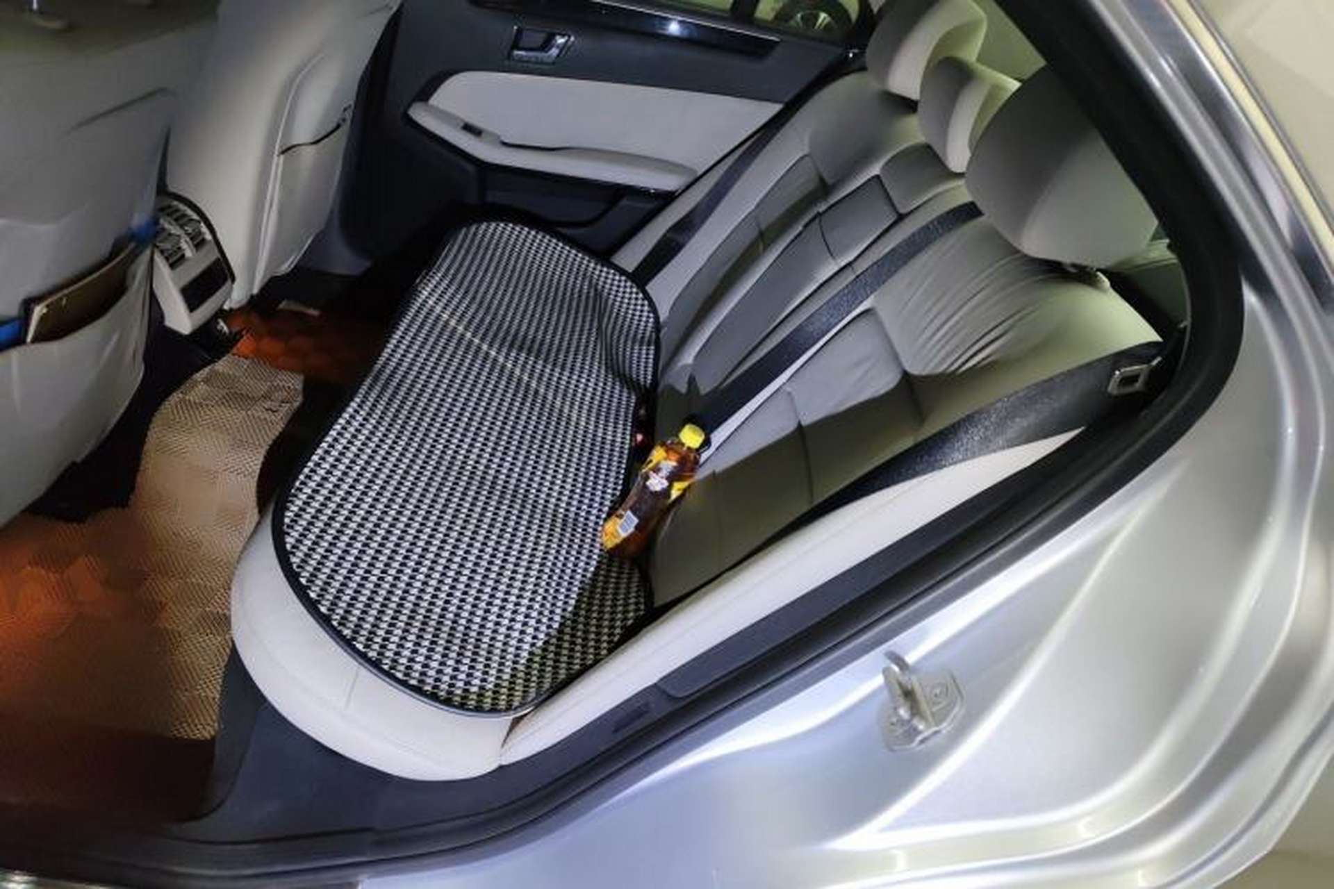 Used Mercedes-Benz E-Class 2010 E 260 CGI Fashion Model Left Rear Seat