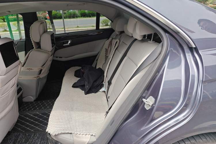 Used Mercedes-Benz E-Class 2010 E 300 L Fashion Model Left Rear Seat