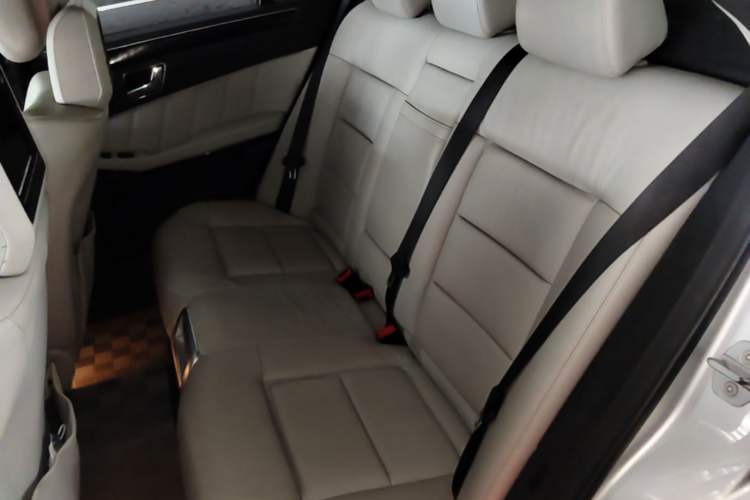 Used Mercedes-Benz E-Class 2010 E 300 Fashion Luxury Edition Left Rear Seat