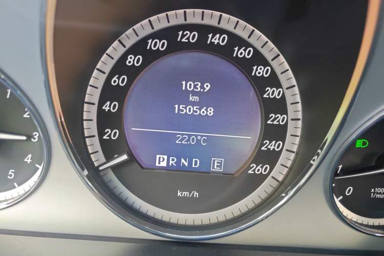 Used Mercedes-Benz E-Class 2010 E 260 CGI Coupe Odometer Close Up