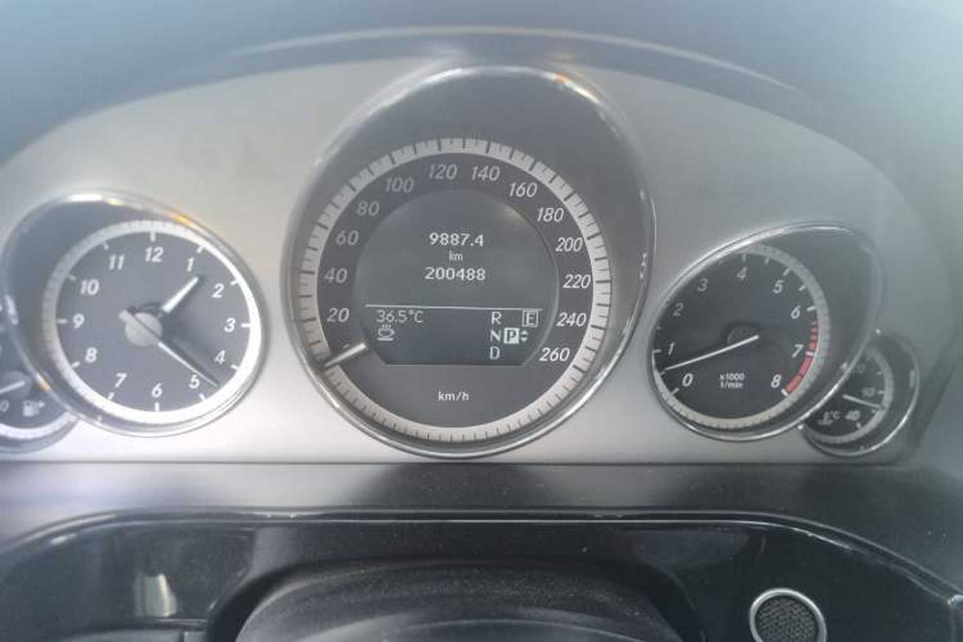 Used Mercedes-Benz E-Class 2010 E 300 L Fashion Model Odometer Close Up