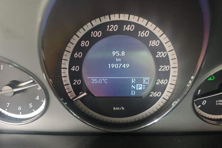 Used Mercedes-Benz E-Class 2010 E 300 Fashion Luxury Edition Odometer Close Up
