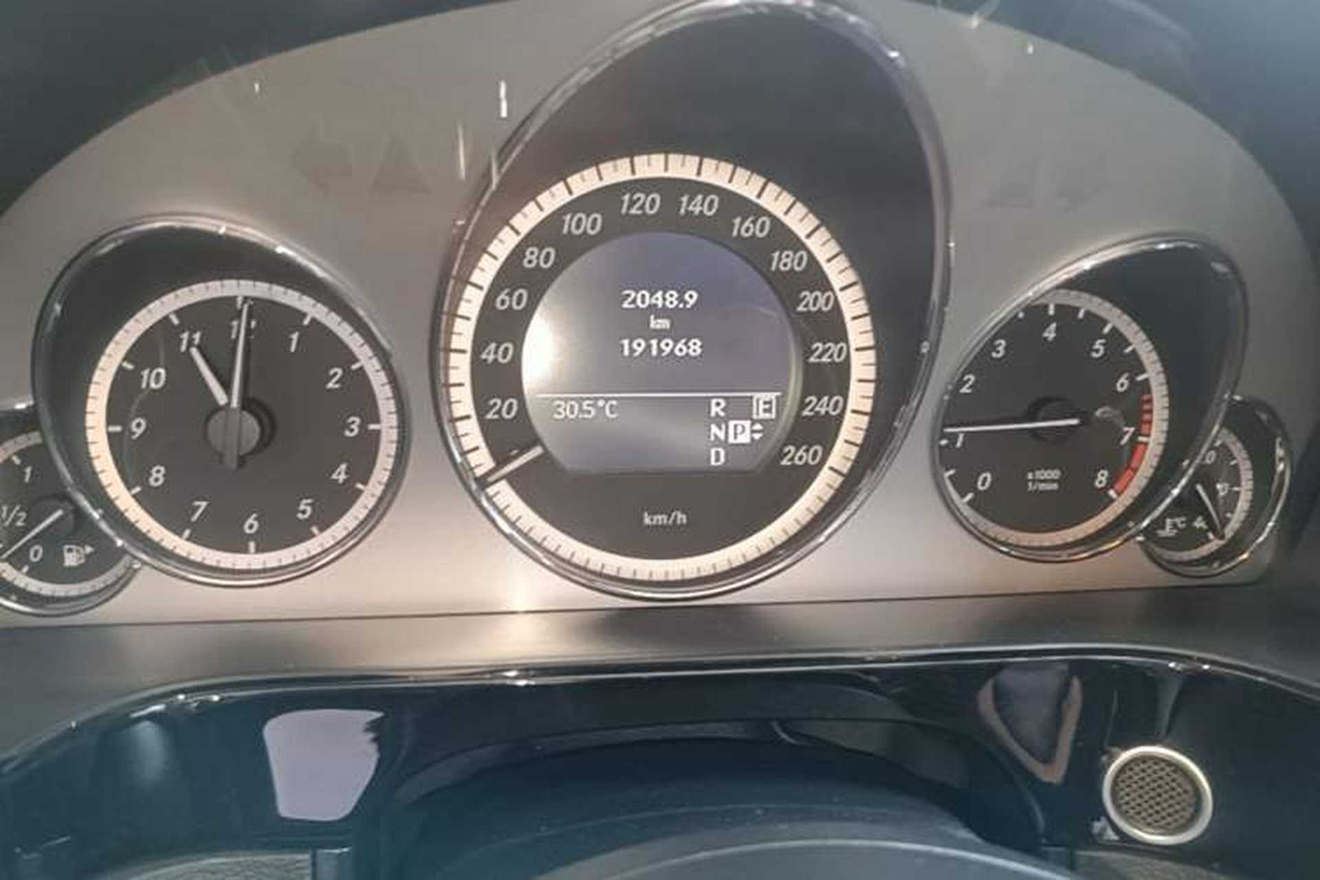 Used Mercedes-Benz E-Class 2010 E 300 L Fashion Model Odometer Close Up